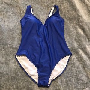 Boden Scallop Edges 😍 One Piece US 12